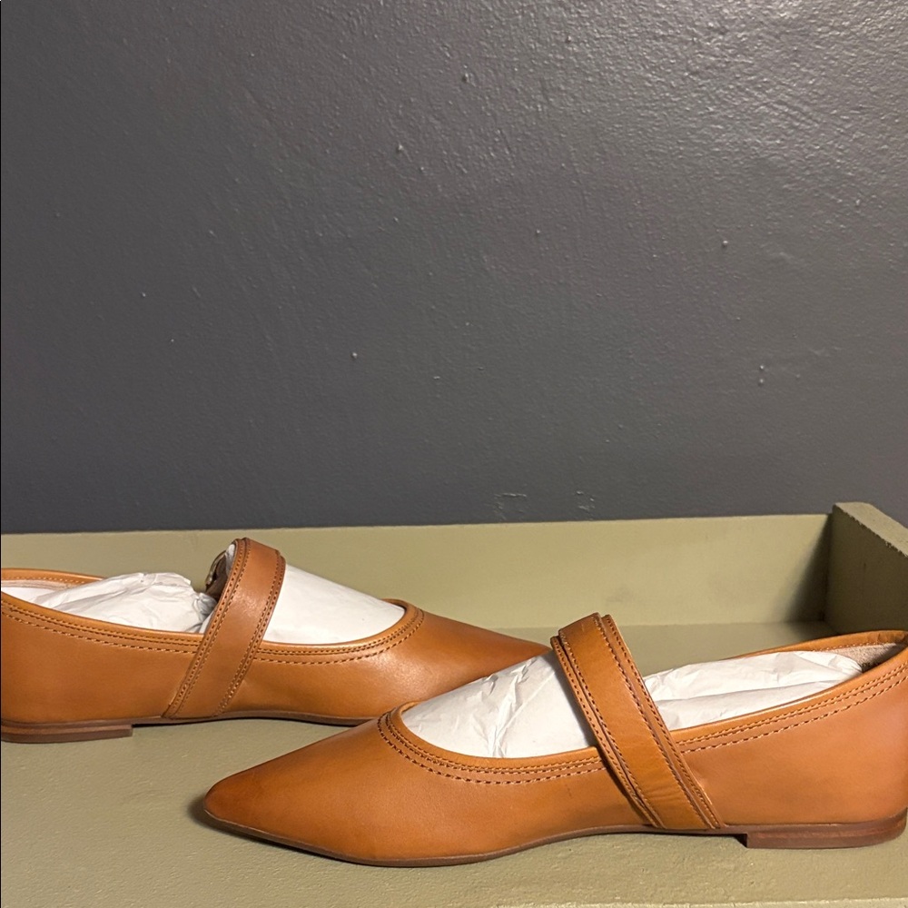 Frye Tan Leather Flats with Buckle 🌟🌟Brand New. With Box🌟 - Picture 6 of 15